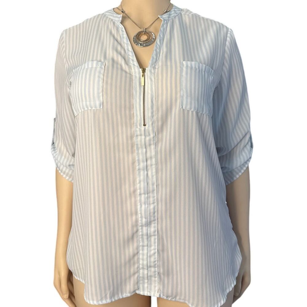 Rue + Over The Head Zipper Closure Blouse Size 1X in Light Blue & White